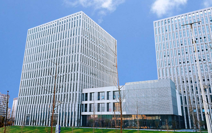 雾遇科技云端服务架构解析：高并发场景下的技术方案设计